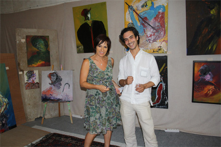 Nicole Bonnefoy avec Jamal, artiste peintre. Photo Dominique Rétouret