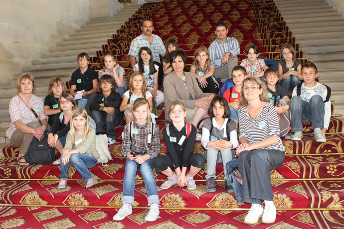 Visite du Sénat avec les jeunes du Conseil municipal de Ruelle sur Touvre. Photo : Sénat