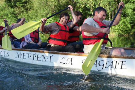 Nicole Bonnefoy et des élus du canton ont relié Mansle à Saint-Groux à la rame. Photo Céline Levain