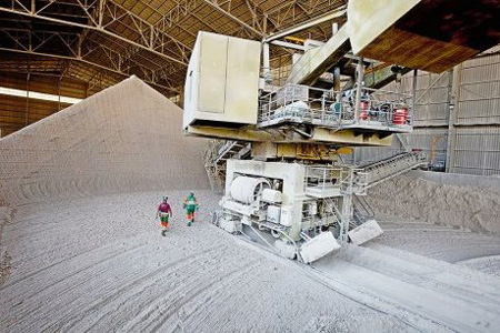 L'une des 26 images du photographe Jean-Daniel Guillou qui seront exposées, en très grand format, sur les grilles de l'usine. Photo : DR