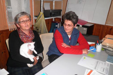 Marie-Hélène Charrier et Marie-Claude Abgrall continuent d'exercer leur métier d'aide à domicile tout en gérant bénévolement l'association. Photo S. C.