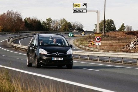 La route nationale 10 à hauteur de Mansle. Il y a ici des carrefours dangereux à sécuriser. Photo : C. Levain