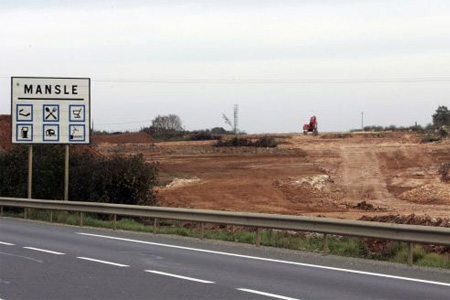 Un demi-échangeur est en cours de construction sur la RN 10 à hauteur de Mansle. Photo : P. Messelet