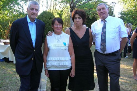 Marie-Claude Paulet (à gauche) a été faite chevalier dans l'ordre du Mérite. Photo : CL