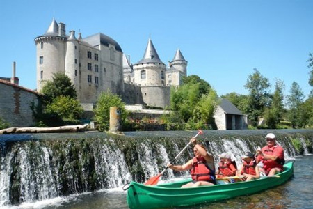 Plus de 43 000 personnes ont profité de la base de canoë-kayak de Réjallant l’été dernier. Une hausse de 10 % de fréquentation est prévue cette année, selon le conseiller technique régional. Photo : cdck 16