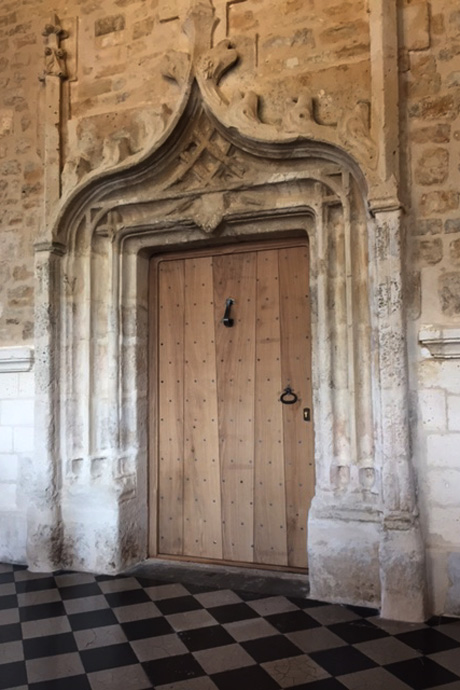 Porte renaissance dans la mairie de Mansle. Photo : N. Bonnefoy