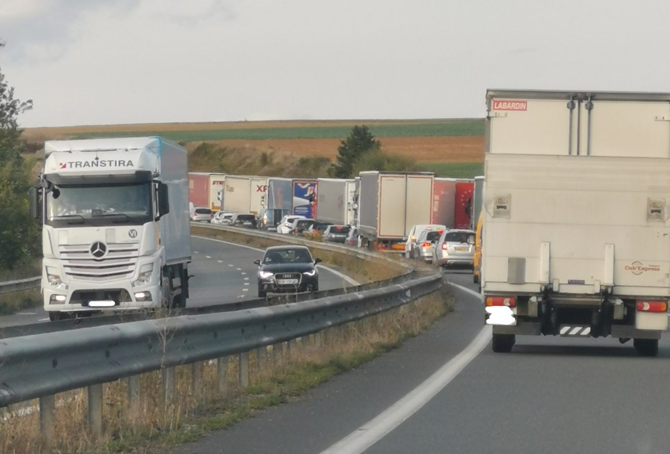 Courrier à M. BEAUNE, Ministre des transports - Poids lourds en transit sur les routes secondaires